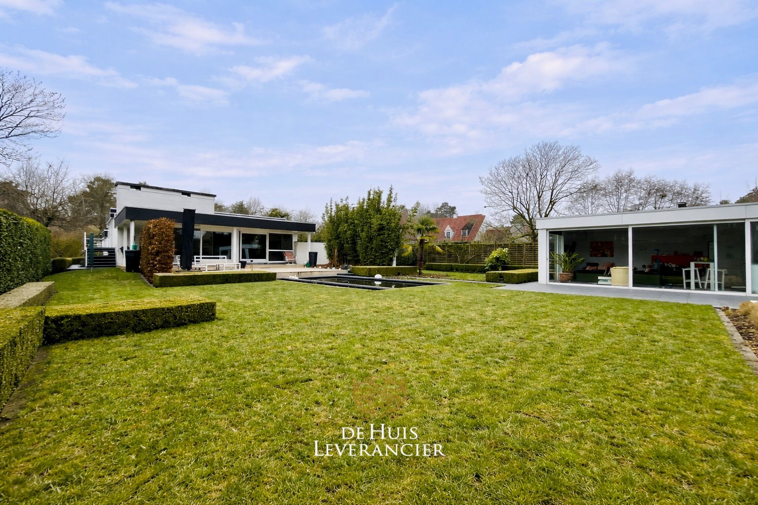 Elegante laagbouwvilla waar discrete rust, moderne uitstraling en standing versmelten in het 'Zoute' van Sint-Idesbald te koop - foto 5