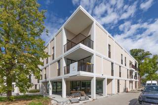 LiggingDeze casco handelsruimte is gelegen in het Nieuwbouwproject 'Green Square' in het centrum van Sleidinge, deelgemeente van Evergem en effectief...