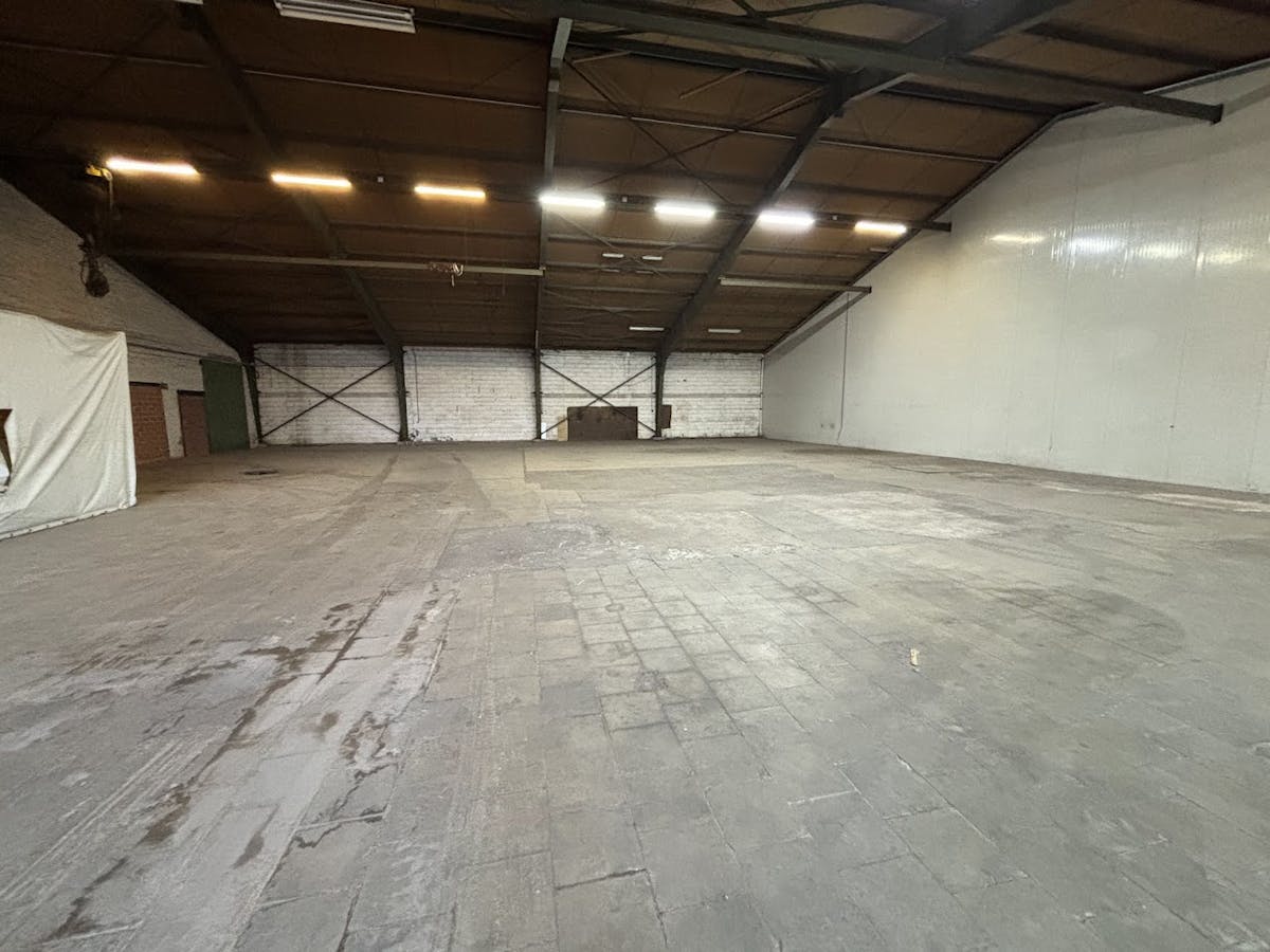 Magazijn van ca. 660 m² te huur in Menen - foto 4