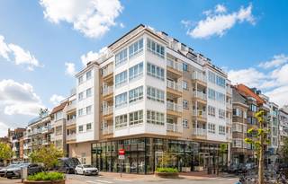 SituationSitué dans la rue Duinviooltjesstraat, près de l'avenue Dumortier à Knokke. Facilement accessible en transports en commun et à quelques pas...