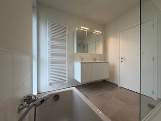 <p><strong>New-build 3-bedroom apartment with a terrace overlooking green surroundings in Oud-Turnhout.</strong> • Parking included • EPC label A • Common charges (advance payment): €100/month • Available immediately</p>
<p><strong>Location</strong><br />This apartment is located in a new residential development in Oud-Turnhout, on Klokbekererf, a quiet no-through road in green surroundings. Both the centre of Oud-Turnhout and the Grote Markt in Turnhout are approximately 2 km away.</p>
<p><strong>Layout</strong><br />Entrance hall • hallway • separate toilet • living area with dining area and open-plan kitchen • storage room with washing machine connection • three bedrooms • bathroom with bath, shower and double washbasin • terrace.<br />Two parking spaces in the underground car park come with the apartment (P19 and P20).</p>
<p><strong>Description</strong><br />The apartment is on the second floor and easily accessible by lift. It offers 94 m² of modern, energy-efficient net living space. The bright living area is the heart of the home and flows naturally into the dining area and open-plan kitchen. From the living area, you step out onto the 13.10 m² terrace, with sweeping views over the fields behind the building.<br />The three bedrooms offer space for a family, a guest room or a home office. The bathroom with bath, shower and double washbasin keeps the morning rush comfortable. Your cars are safely parked in the underground car park.<br />As a nearly zero-energy (BEN) apartment with EPC label A and an E-level of E12, this apartment keeps your energy bills exceptionally low.</p>
<p><strong>Highlights</strong></p>
<ul>
<li>New build in a quiet, green residential development</li>
<li>Nearly zero-energy (BEN) apartment with EPC label A (E12)</li>
<li>Terrace with sweeping views over the fields</li>
<li>Two underground parking spaces</li>
<li>Lift in the building</li>
<li>Common charges (advance payment): €100/month</li>
</ul>
<p><em>Living area according to the plans received.</em></p>