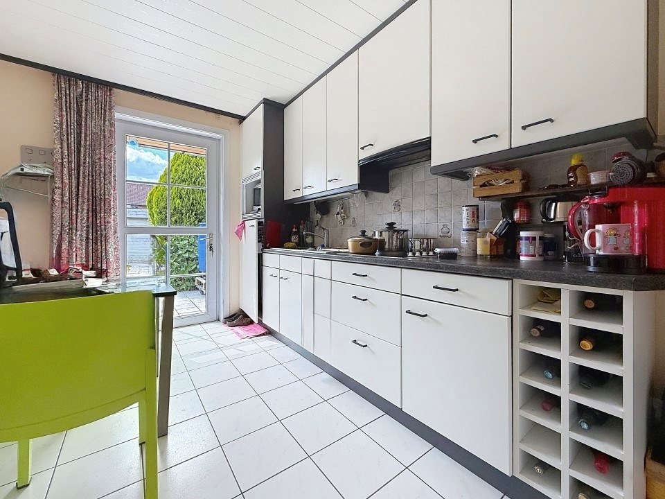 Goed gelegen woning met 3 slaapkamers én achterliggende garage - foto 3