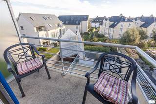 Dit zorgvuldig afgewerkte duplex-appartement (2004) biedt alles wat u nodig heeft! De Residentie "Concerto", Duinenweg 389/391 te Middelkerke,...