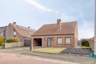 Ruime vrijstaande woning met mooie tuin op gunstige ligging in RetieDeze ruime vrijstaande woning is gelegen op een perceel van 564 m² en combineert...