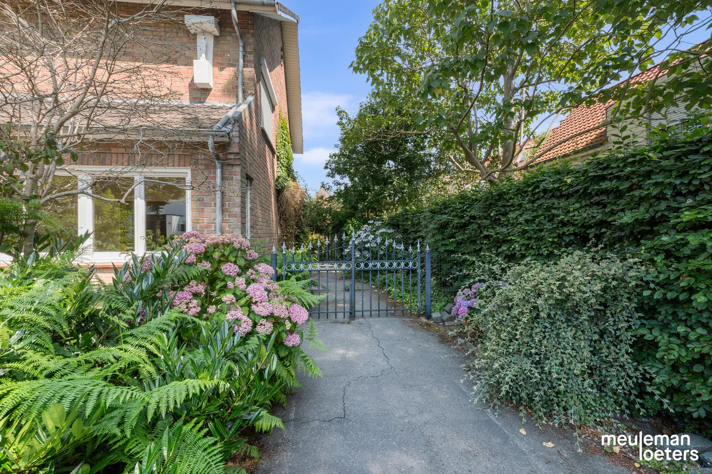 Interesting semi-detached house with great potential in Sint-Michiels (Bruges) - photo 5