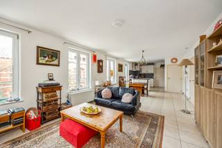 Ben je op zoek naar een ruim appartement met een praktische indeling en een uitstekende ligging? Plan dan nu een bezoek!LiggingDit ruime appartement...