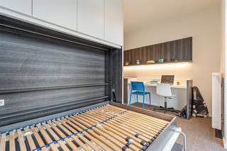 <p><span>Residence Woods:</span></p><p><span> </span></p><p><span>This student residence is located at the back of Leuven station.</span></p><p><span> </span></p><p><span>On the second floor, looking towards Leuven center, with a west orientation, this luxury studio is located.</span></p><p><span> </span></p><p><span>The room has a fixed desk with a built-in refrigerator. </span></p>