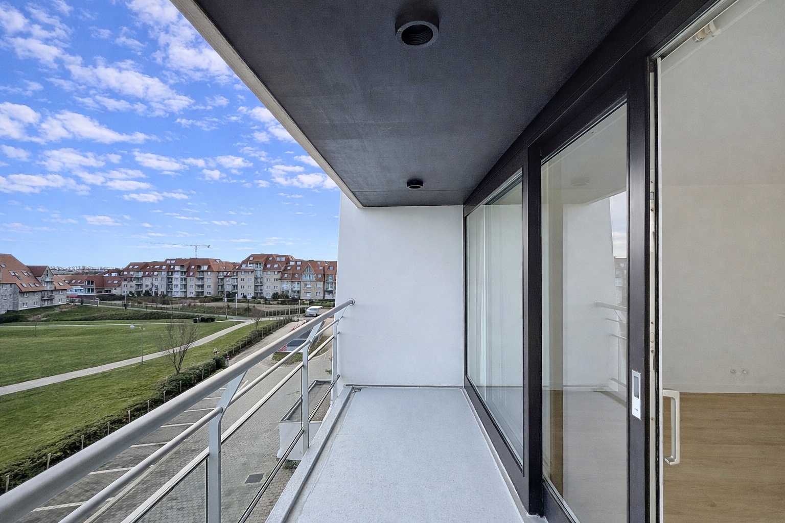 Zuid georiënteerde studio met panoramisch uitzicht op de vaargeul van Nieuwpoort - foto 4