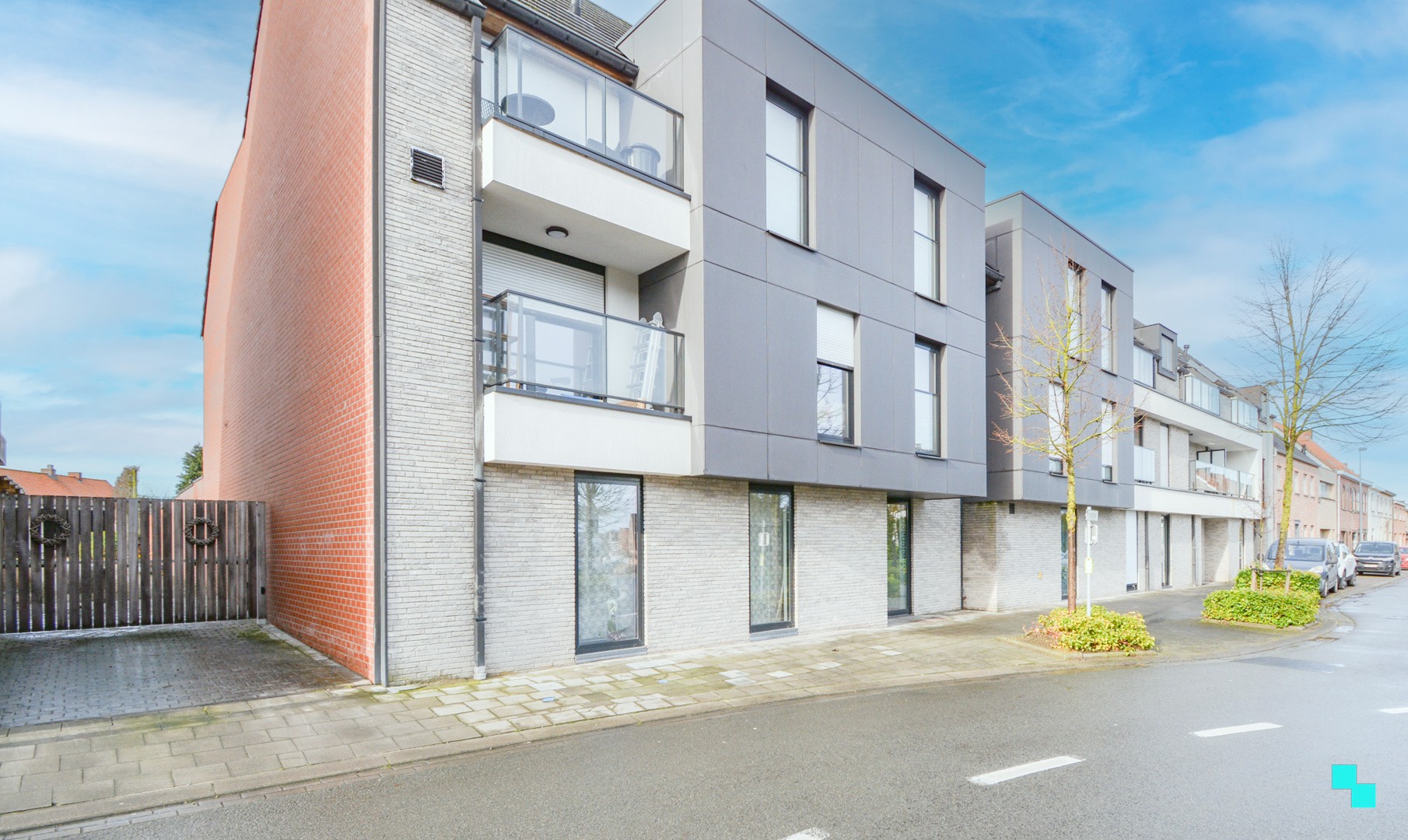 Recent, gelijkvloers appartement met garagebox te Westrozebeke - photo 2