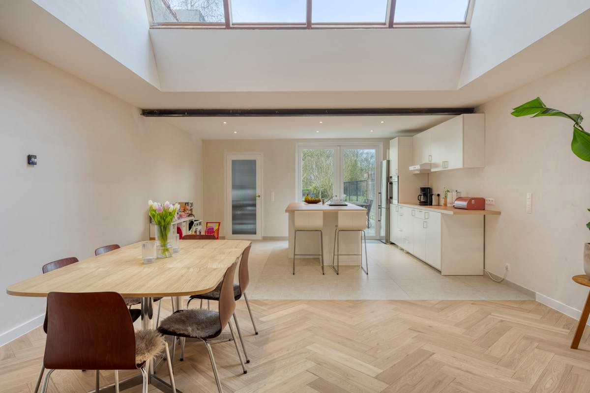 Volledig gerenoveerde woning met garage in Heule - foto 4