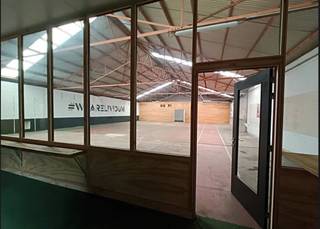 916m² polyvalente ruimte beschikbaar + 244m² buitenruimte, geschikt voor recreatieve invulling en/of opslag en polyvalente ruimtes. * ook tijdelijke...