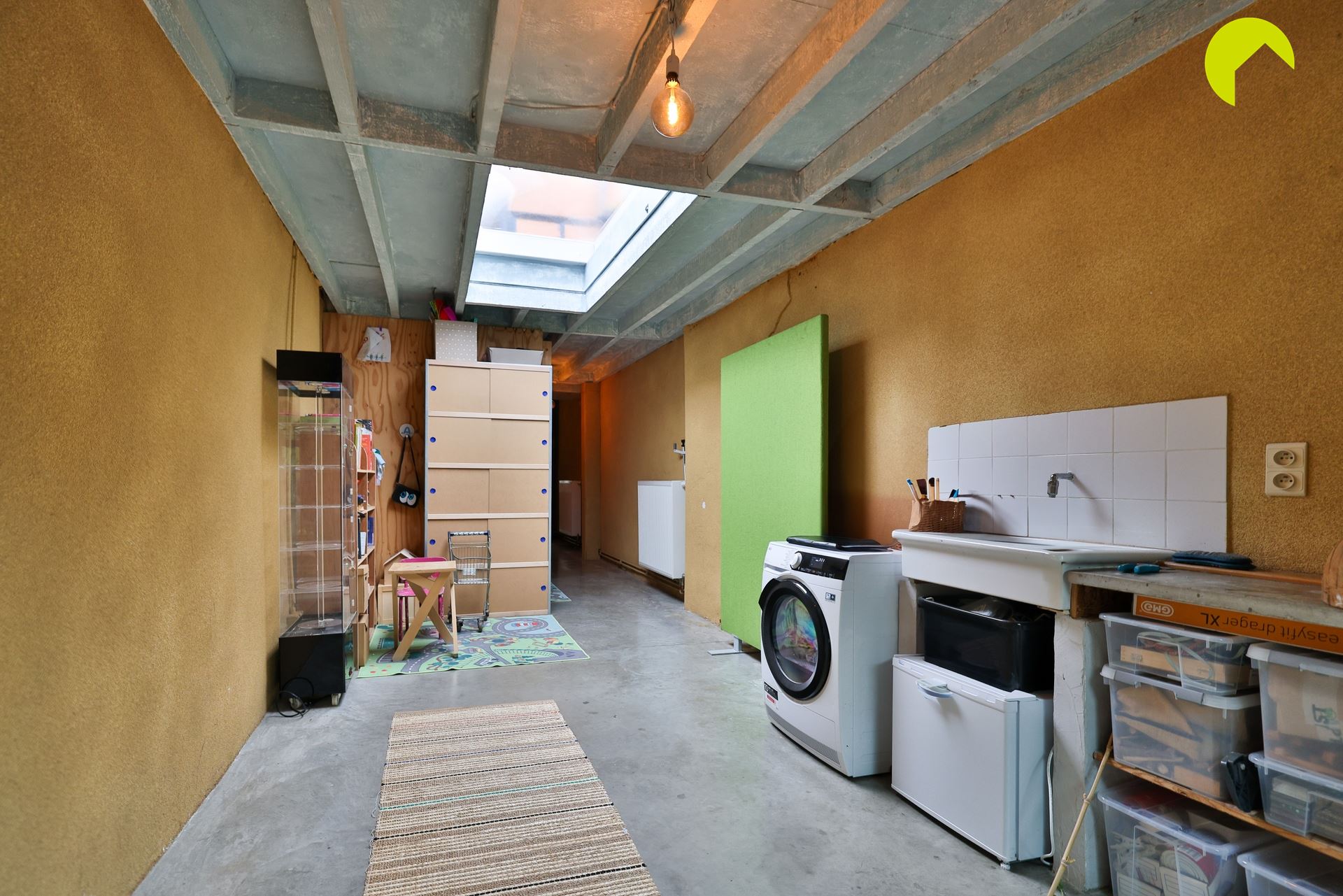 Kleurrijke woning met atypische indeling en toffe tuin! - foto 5