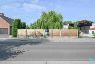 Zuidwestelijk georiënteerde bouwgrond van 542m² te Ooigem, rustig gelegen in een aangename woonomgeving. Het perceel is geschikt voor...