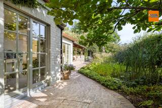 Charmante gezinswoning met grote tuin in SteenokkerzeelIn een rustige straat in Steenokkerzeel vind je deze charmante woning terug op een perceel van...