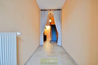 In de gezellige dorpskern van Zingem treffen we deze bijzonder ruime eigendom! De ideale combinatie tussen rust en comfort, tal van...