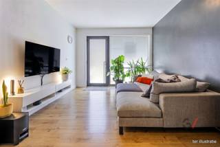 <p>In Wijgmaal bevindt zich deze woning die reeds deels gerenoveerd werd en dus een mooie basis biedt voor wie op zoek is naar een project met potentieel. De belangrijkste werken zijn al uitgevoerd: het dak werd 2 jaar geleden vernieuwd en ook de badkamer werd volledig gemoderniseerd.</p><p>De woning beschikt over twee ruime slaapkamers en biedt voldoende leefruimte voor een gezin, koppel of een interessante opportuniteit voor investeerders.. Dankzij de reeds uitgevoerde renovaties is het woonplezier al grotendeels aanwezig. Dit biedt de ideale kans om de verdere afwerking volledig naar eigen smaak en stijl te realiseren.</p><p>Achteraan bevindt zich een gezellige stadstuin, een aangename buitenruimte waar je in alle rust kan ontspannen.</p><p>De ligging is bovendien een grote troef: een vlotte bereikbare locatie, dicht bij winkels, openbaar vervoer, scholen en andere dagelijkse voorzieningen.<br />Een ideale opportuniteit voor wie op zoek is naar een woning met een stevige basis en nog ruimte om er zijn eigen stempel op te drukken.</p><p>Mis deze kans niet en neem vandaag nog contact op met Kim van Gilles vastgoed op +32 468 48 61 27 of mail naar kim@gillesvastgoed.be</p>