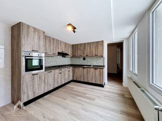 <p>Op zoek naar een instapklare woning zonder renovatiekosten? Deze volledig gerenoveerde woning combineert 140 m² wooncomfort met 3 slaapkamers, een zuidgerichte stadstuin en een uitstekende ligging nabij het centrum van Harelbeke.</p>
<p>EPC C, conforme elektriciteit en onmiddellijk klaar om te wonen.</p>
<p>Extra troeven:</p>
<ul>
<li>Energiezuinig</li>
<li>Conforme keuring elektriciteit</li>
<li>Droge kelder</li>
<li>Parkeergelegenheid voor de woning</li>
<li>Op een boogscheut van scholen, winkels, het centrum en openbaar vervoer</li>
<li>Instapklaar en volledig gerenoveerd</li>
</ul>
<p>Deze woning is te koop ZONDER makelaar via het concept van Smart Houses! Wenst u verdere inlichtingen of bezoek? Contacteer rechtstreeks de eigenaar via 0471/05.27.10</p>