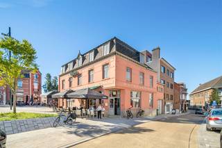 Pal op de Markt in Beringen vinden we dit historisch pand met zijn authentieke uitstraling en statig karakter. Reeds jaren wordt hier een Café...