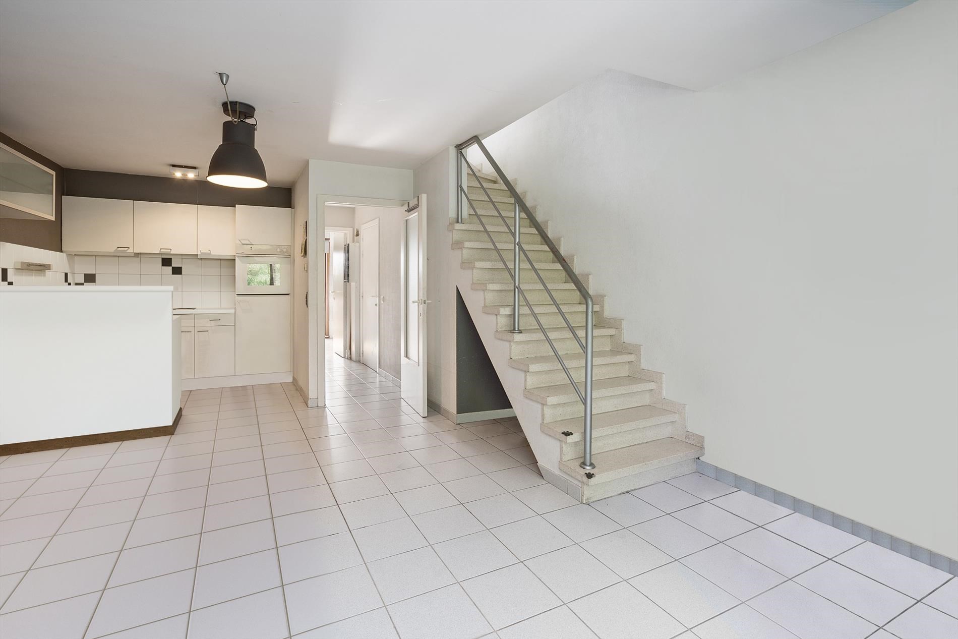 Uitstekend gelegen appartement met 2 slaapkamers - foto 3