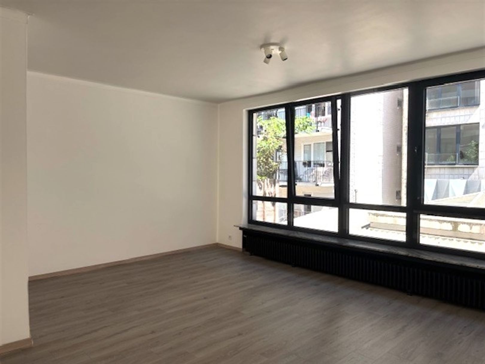 Gloednieuw gerenoveerd appartement in centrum Antwerpen - foto 4