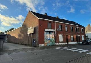 Veelzijdig vastgoedprojet met twee panden en aanzienlijk ontwikkelingspotentieelIn de Hertstraat te Welle wordt een bijzonder vastgoedproject te koop...
