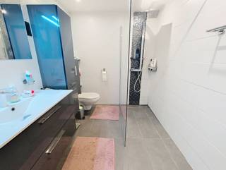 <h3>Chambre en colocation à louer à Arlon</h3>
<p>We Invest Sud-Luxembourg vous propose à la location une chambre privative au sein d’une maison en colocation située à Arlon.</p>
<p>La maison dispose d’espaces communs agréables et bien entretenus :</p>
<ul>
<li>Cuisine commune équipée</li>
<li>Salle de douche commune</li>
<li>Salle de bains commune</li>
<li>Arrière-cuisine</li>
<li>Jardin</li>
<li>Emplacement de parking compris</li>
</ul>
<p>La colocation est organisée afin de garantir à chacun un cadre de vie propre, calme et respectueux.</p>
<p>Loyer : 570 €/mois<br />Charges : 120 €/mois, comprenant l’eau, l’électricité, le chauffage et le nettoyage des parties communes.</p>
<p>Total : 690 €/mois</p>
<p><span>📞 </span><strong><span>We Invest Sud-Luxembourg : +32 63 22 72 77</span></strong><br /><span>🌐 </span><strong><span>www.weinvest.be</span></strong></p>