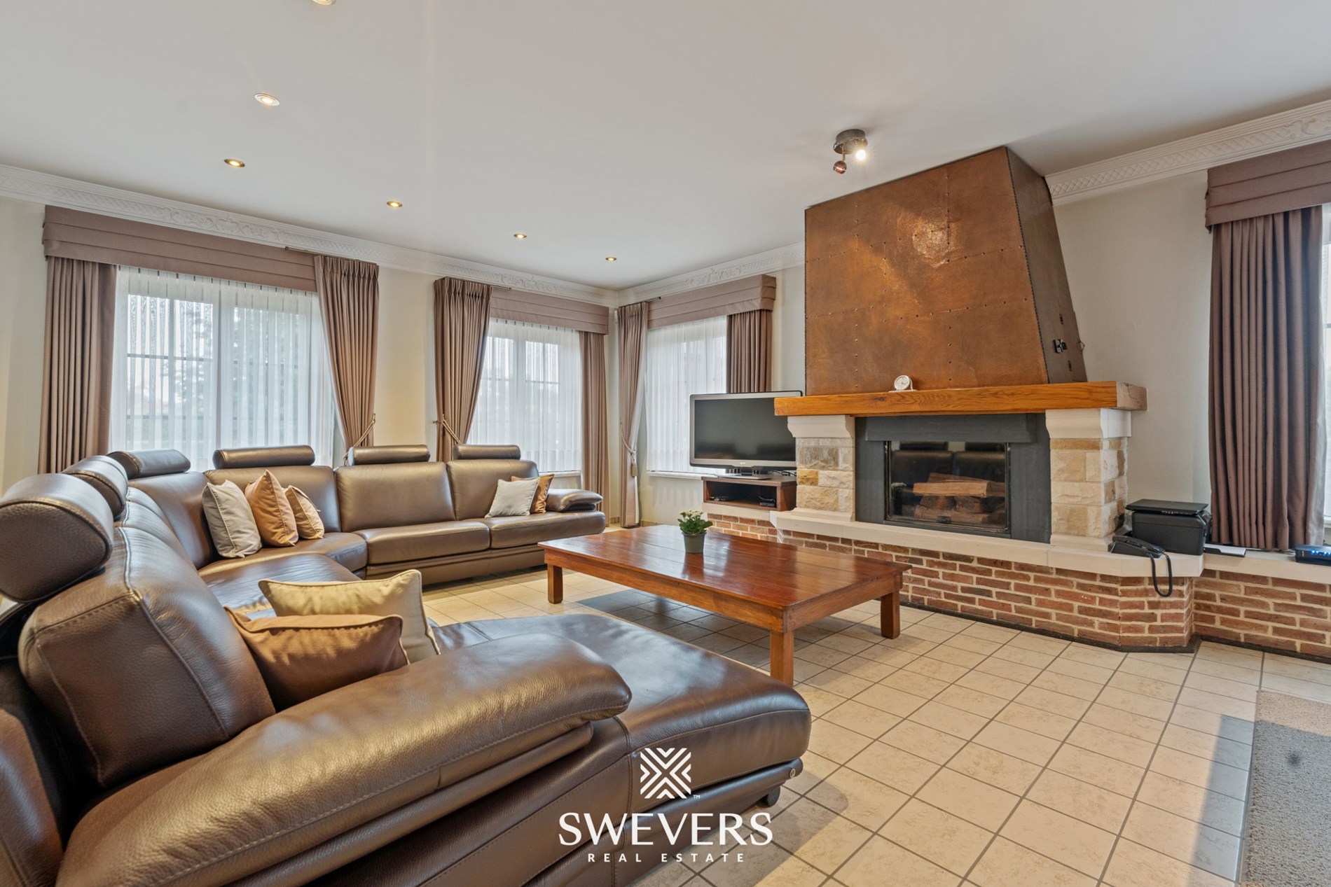 Villa met 395m² woonruimte op 48a zuidgericht perceel - foto 3