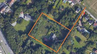 Cette double habitation avec 5 chambres à Dilbeek se situe sur un vaste terrain de 62a34 et offre une opportunité unique alliant espace, intimité...