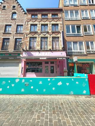 Discover this unique commercial property, located in a prime location in the vibrant heart of Brussels. Situated between iconic landmarks such...