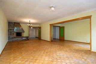 Te renoveren appartement met veel potentieel en ruim terrasDit te renoveren appartement is gelegen in een goed onderhouden gebouw op wandelafstand...