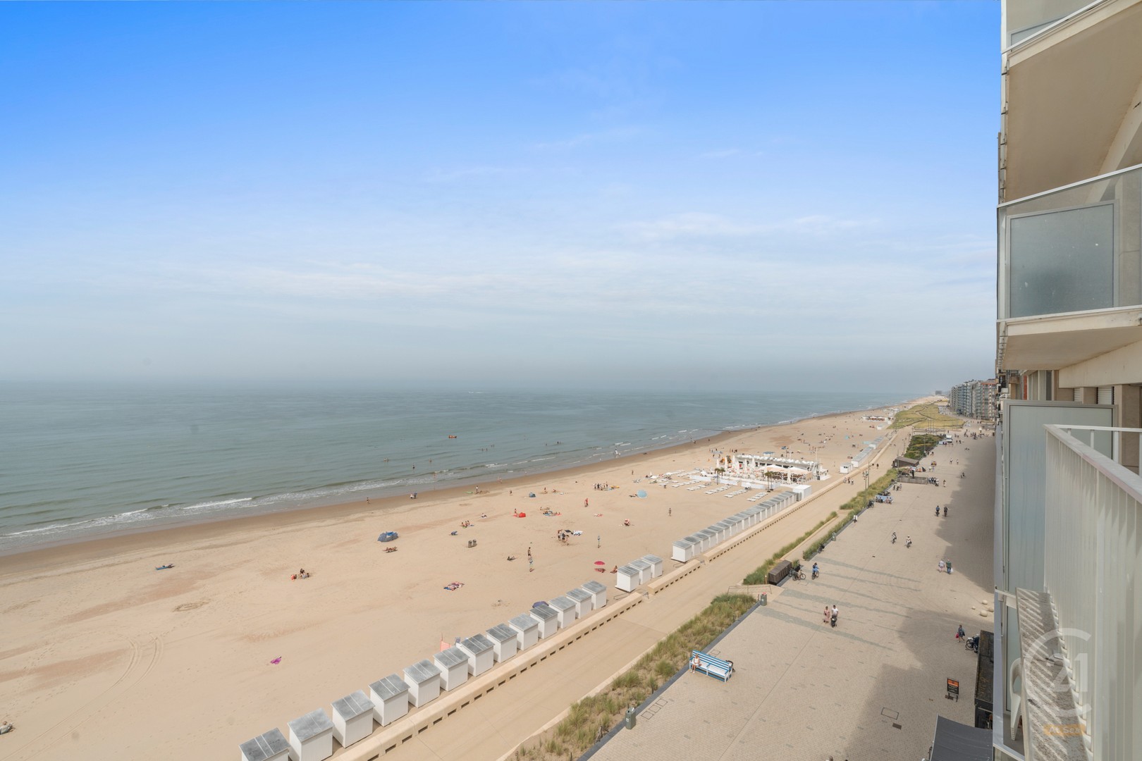 Lichtrijke studio met frontaal zeezicht en ruim terras - photo 5