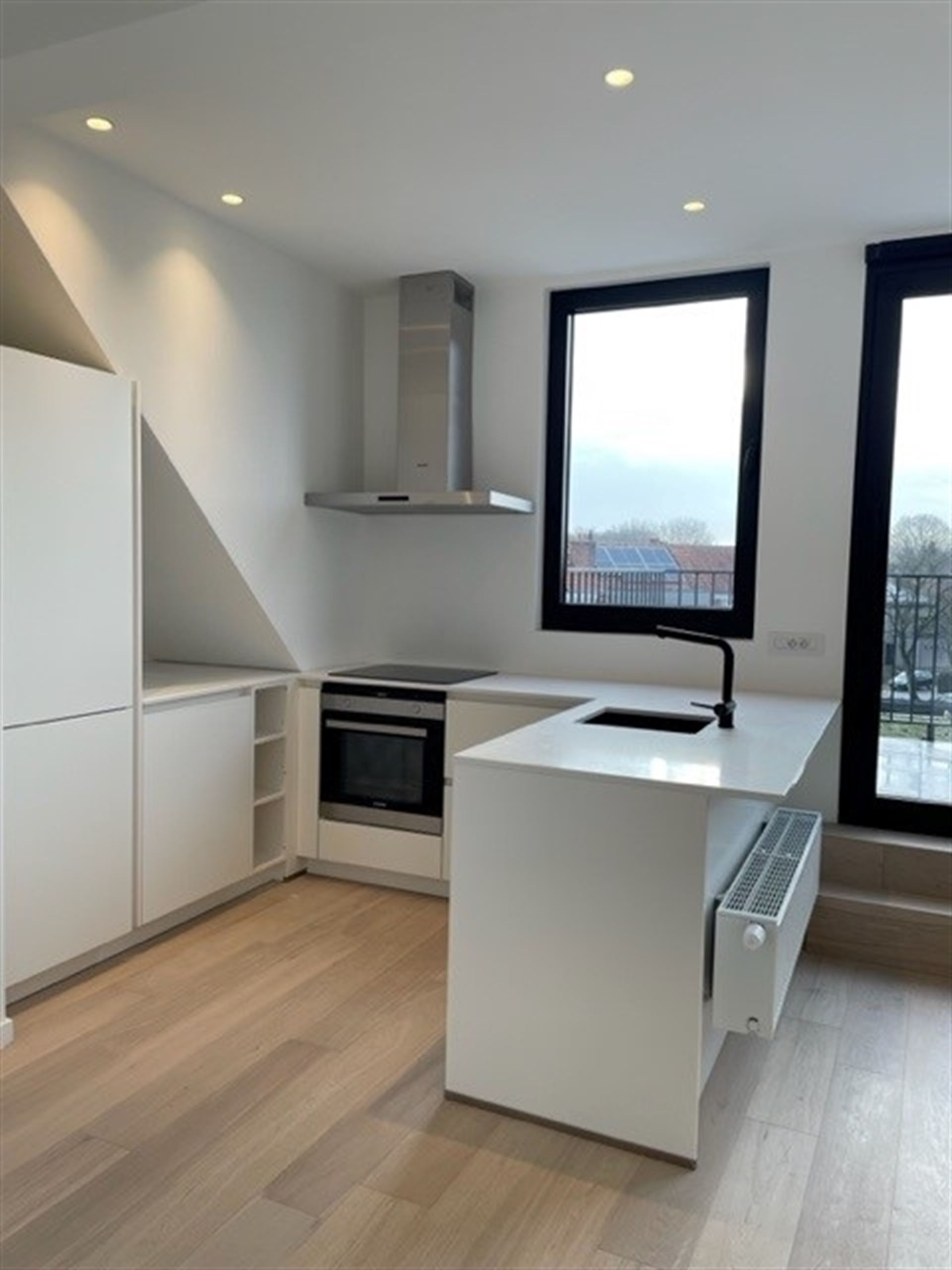 Prachtig gerenoveerd appartement met terras - foto 3
