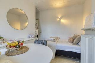 Vergund studentenhuis met conformiteitsattesten op zeer gunstige ligging in Gent vlakbij verschillende campussen. Bovendien ligt het gebouw...