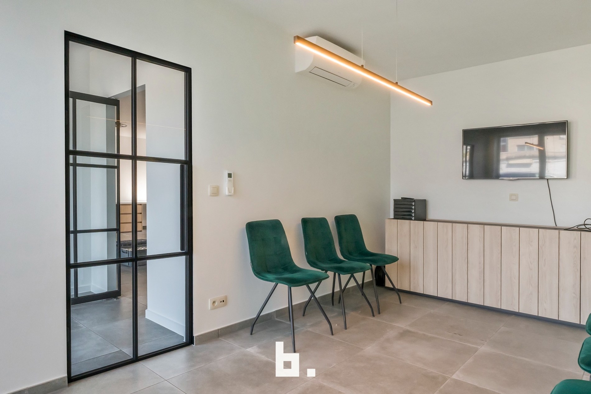 Recent, instapklaar handelsgelijkvloers met parkeerplaatsen - foto 5