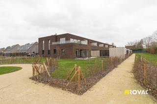 Volledig afgewerkt en instapklaar appartement gelegen in het zorgvuldig aangelegd en onderhouden woonproject "De Hazelaar", bestaande uit...