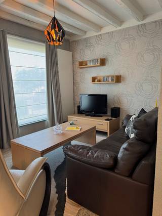 Rustig gelegen woning in doodlopende straat met tuin/carpoort/garage met automatische poort /3slaapkamers met nieuwe ramen en automatische rolluiken/inkomhal/wc/living/recent vernieuwde keuken en badkamer<br />Recent nieuwe verwarmingsketel<br />Enkel bezoek op afspraak