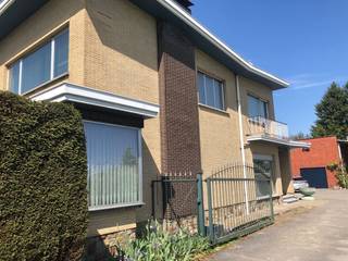 Deze eigentijdse woning in Vremde is een waardevol familieproperty dat zich onderscheidt door zijn ruime indeling en veelzijdig karakter. Het...