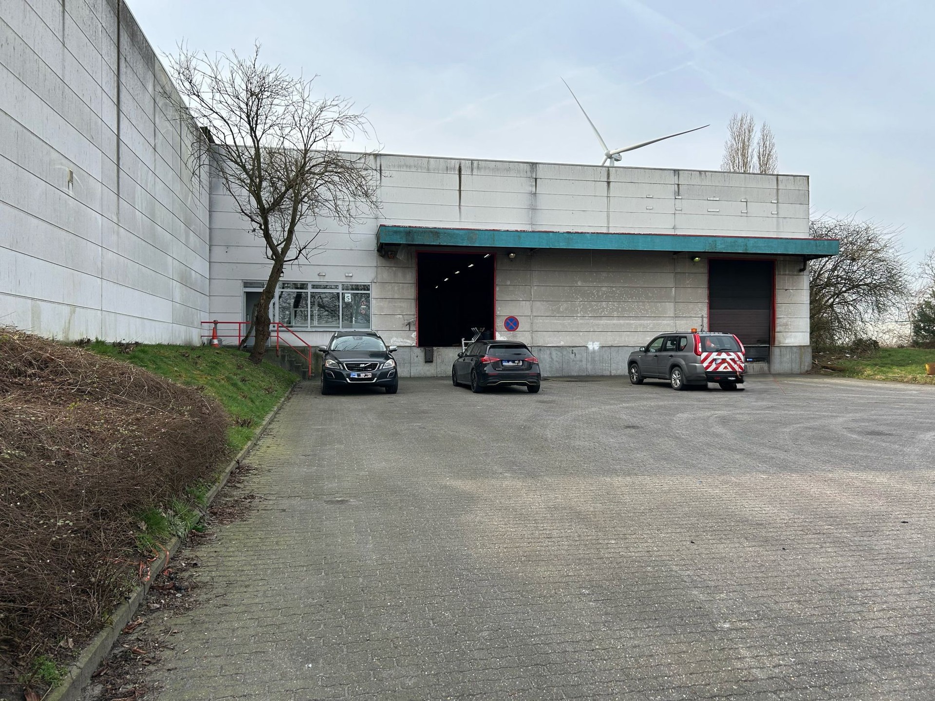 Magazijn 1.110m² met kantoor in de Transportzone Meer nabij de E19. - foto 4
