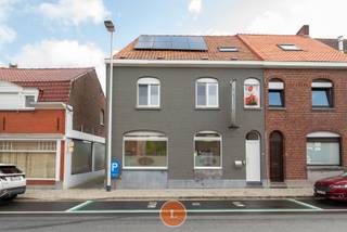Deze voormalige kinderopvang, gelegen in de Gullegemsestraat te Sint-Eloois-Winkel, is op zoek naar nieuwe eigenaars.De halfopen woning geniet van...