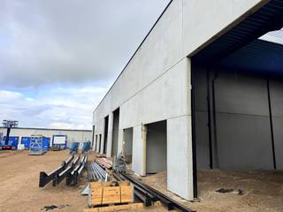 Ontdek Uw Ideale Bedrijfslocatie! Een nieuwe bedrijvenzone, strategisch gelegen in de Emiel Clausstraat 37a in Sint-Eloois-Vijve. Deze zone biedt...