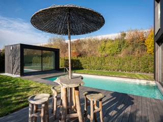 Located at the end of a cul-de-sac, this modern villa offers +- 550 sqm of luxury living space spread over four levels, with a focus on the highest level of finishing and technology. Designed with a perfect balance between luxury, comfort and sustainability, the house features a wide range of high-end amenities.<br /><br />The house welcomes you into a spacious entrance hall, which provides access to the open and bright living and dining areas. Large windows provide an abundance of natural light and connect the interior with the green garden with swimming pool. The kitchen is still fully self-selectable which offers possibility of finishing to your own preference. On the first floor are three spacious bedrooms and a bathroom. On the second floor is the master suite with dressing room, bathroom with jacuzzibath and sittingroom or office. The ground floor features a spa with Tylo sauna, through the Plexiglas window the bottom of the pool is visible which provides extra light.<br /><br />Additional: demotics, 30 solar panels, geothermal heating and cooling, security cameras, two ventilation systems, electric charging station in garage, <span>AI-generated interior design photos – Sotheby’s Realty</span><span>.</span><br /><br />Strategically located in Willebroek, the property offers fast connections to Brussels and Antwerp, both via motorway and public transport. Shops, schools and recreation are within easy reach.<br />
<p>For more information and a viewing, please contact Merva Marasligil on +32 (0) 484 96 35 94.</p>