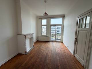 Op de tweede verdieping van een charmant oud herenhuis, gelegen aan de Groenenborgerlaan 13, bevindt zich dit gezellig appartement. Het pand ligt...