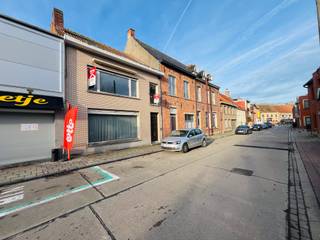 Dadizele - Woning met veel potentieel in hartje Dadizele te koop.Deze woning biedt u een mogelijkheid om te renoveren naar eigen smaak.Gelegen in het...