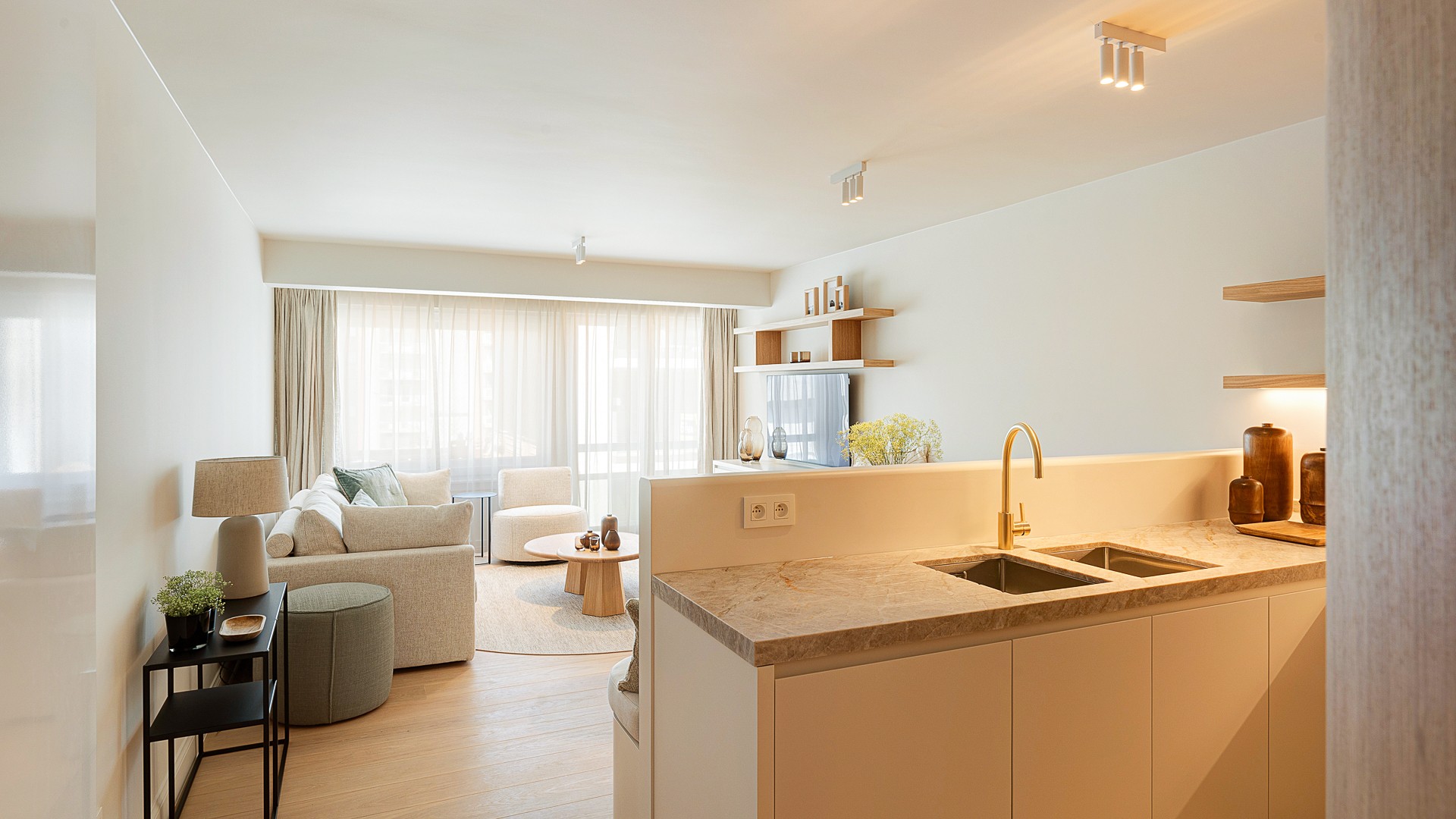 Luxueus afgewerkt appartement ideaal gelegen tussen Lichttoren- en Driehoeksplein - foto 2