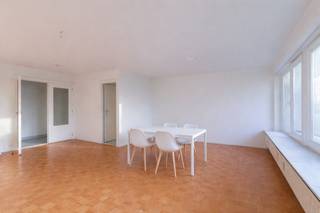 Dit ruime hoekappartement in het Fabiolapark combineert comfort, licht en een uitstekende ligging. Dankzij de hoekligging geniet het appartement...