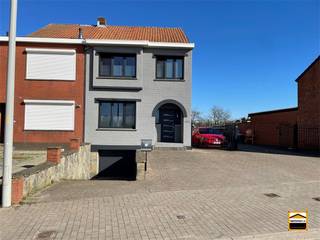 Gunstig gelegen eengezinswoning met uitbreidingsmogelijkheden(bouw van een atelier/loods met woongelegenheid)- Geen renovatieverplichting (EPC-label:...