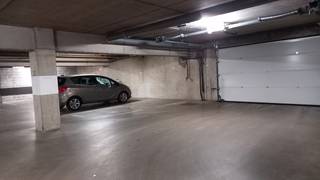 Autostaanplaats (+/- 2,35 m B x +/- 5,50 m D) te koop in afgesloten ondergrondse garage binnen de ring van Turnhout Vermelde...