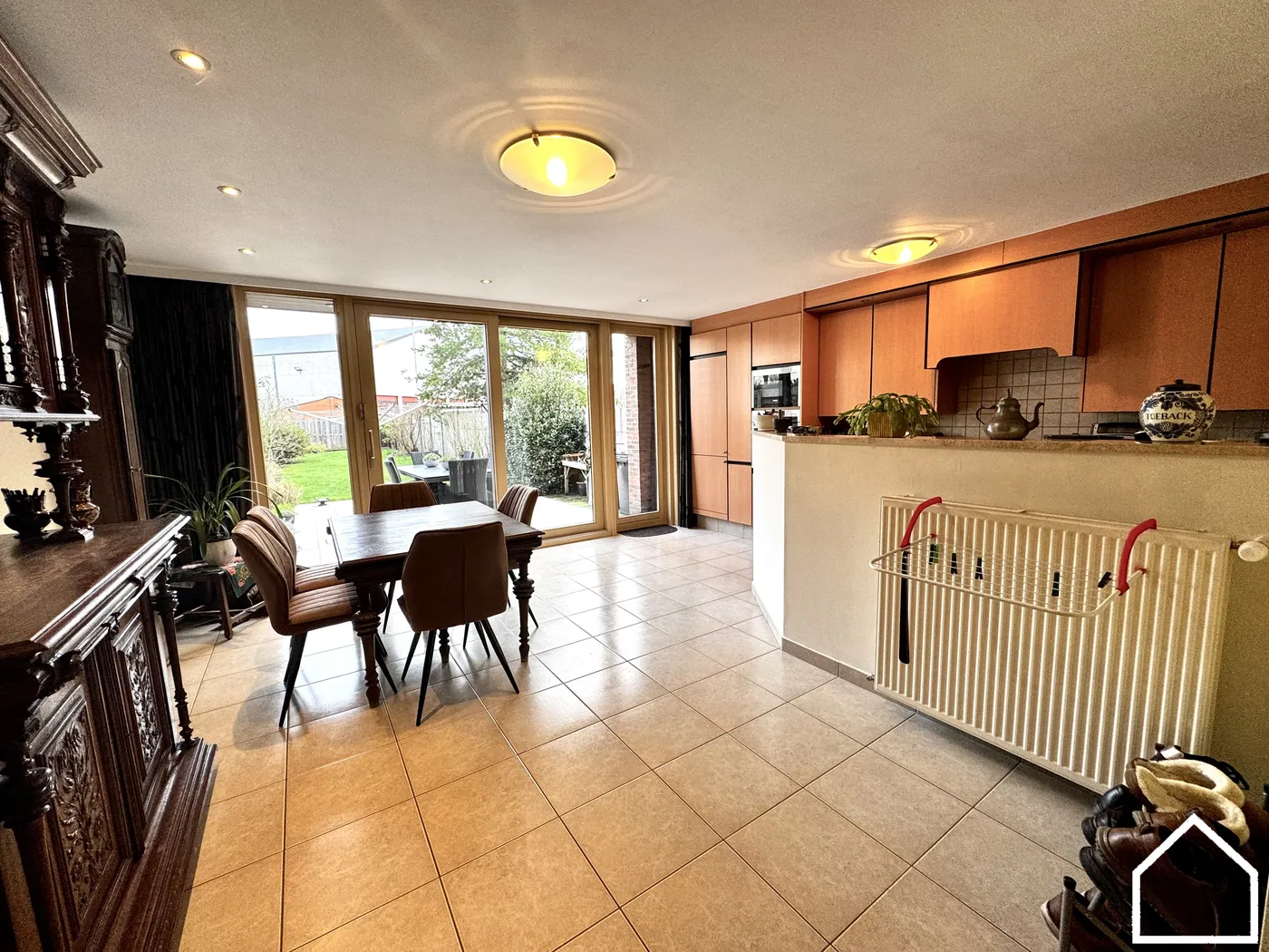 RUIME WONING MET 4-5 SLPKS, PRAKTIJKRUIMTE, ZONNIGE TUIN EN DUBBELE GARAGE  - foto 5