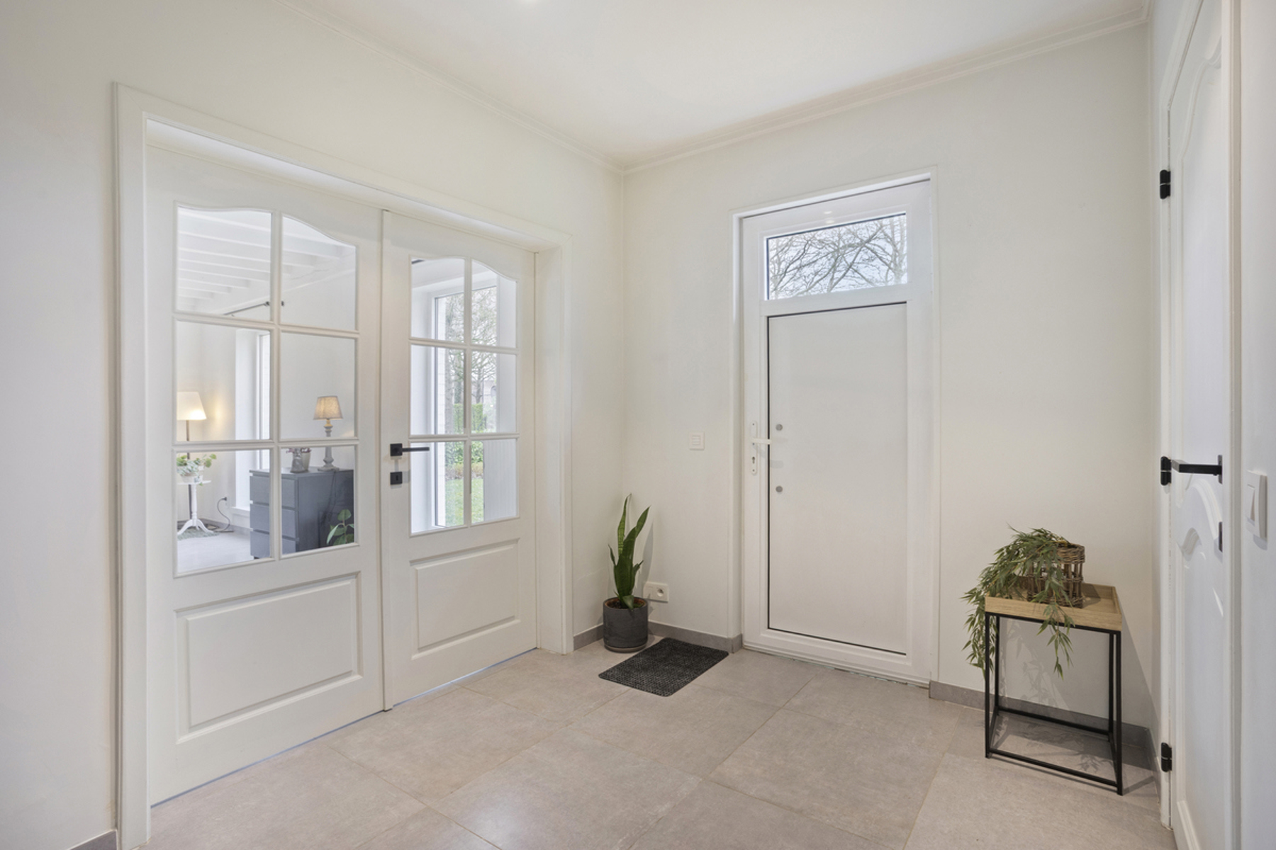 Gerenoveerde bungalow met 3 slaapkamers, tuin en garage - foto 3