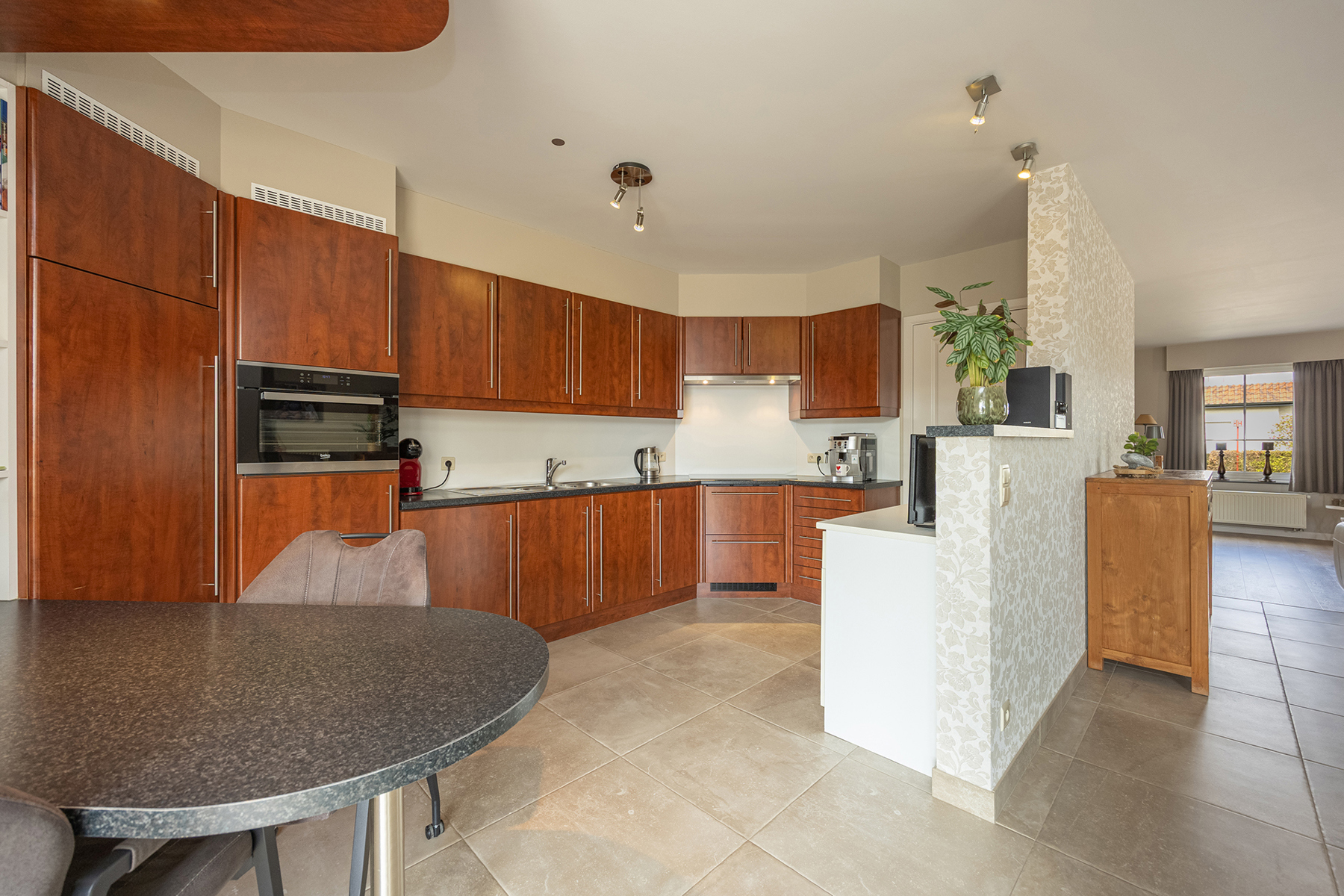 Rustig gelegen halfopen woning met mooie tuin - foto 4